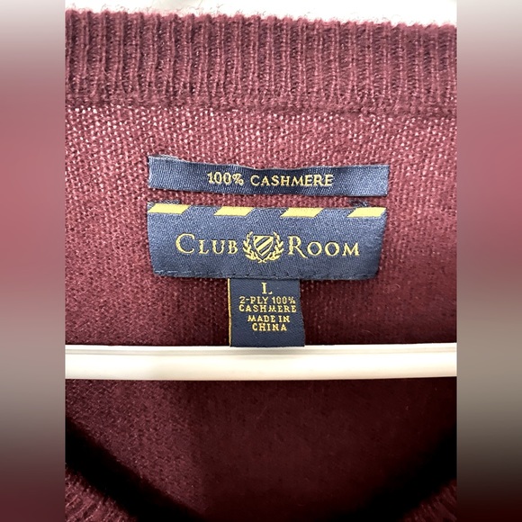 Maroon V-Neck Cashmere Sweater - Picture 3 of 4